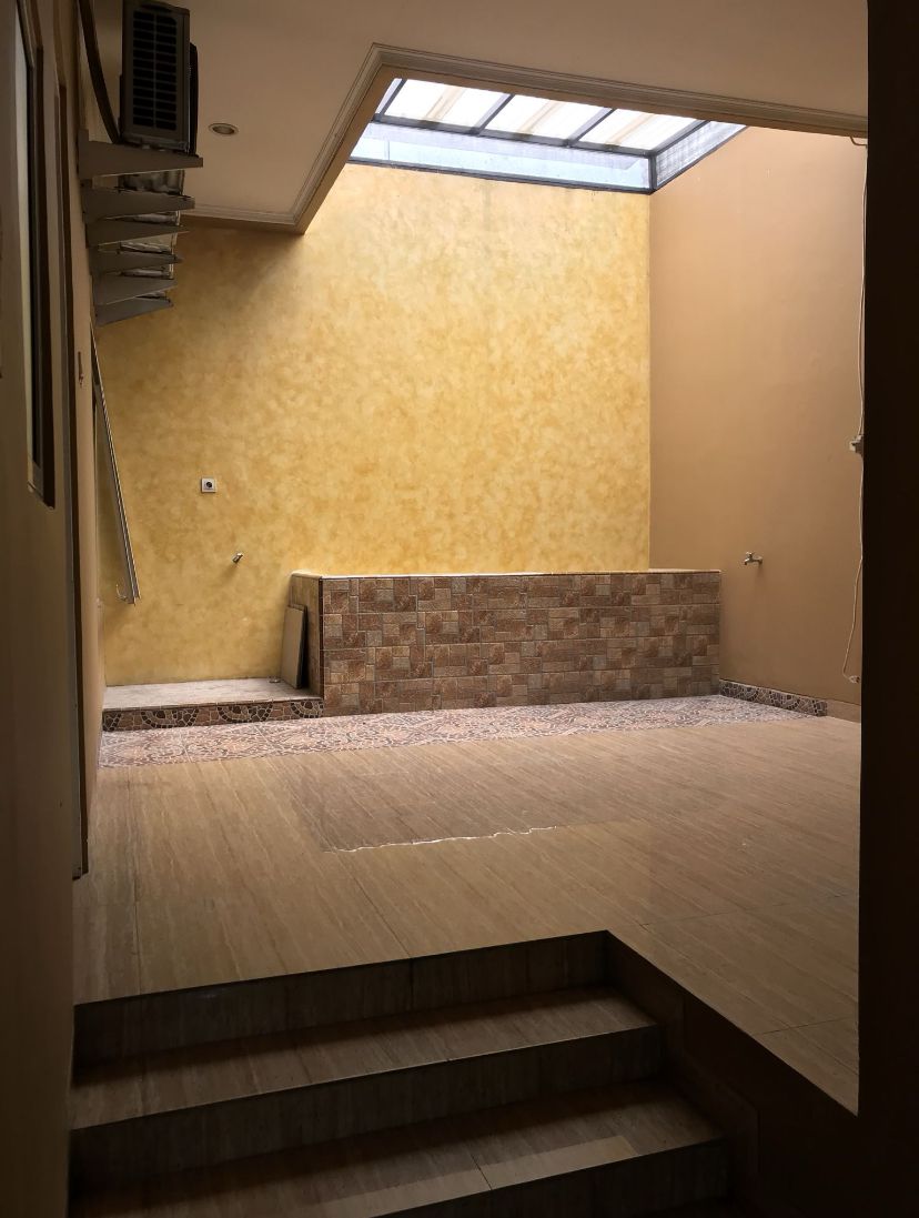 Rumah Disewakan Semi Furnished di Lippo Cikarang